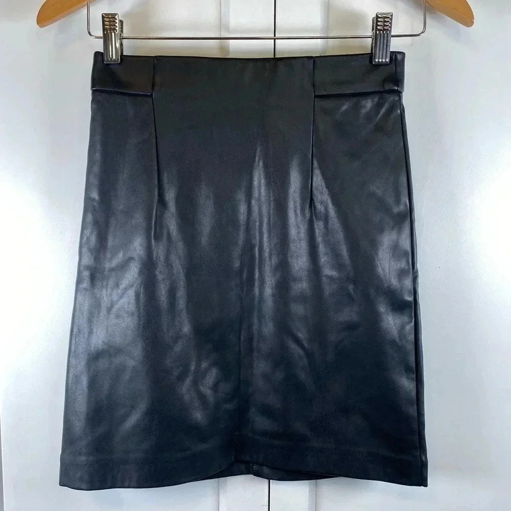 Dynamite - Black pleather mini skirt - XSmall